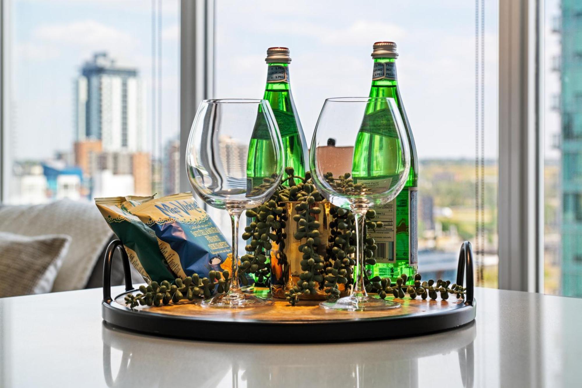 Modern Suite Calgary Downtown 5 Min Walk Stampede Eksteriør billede